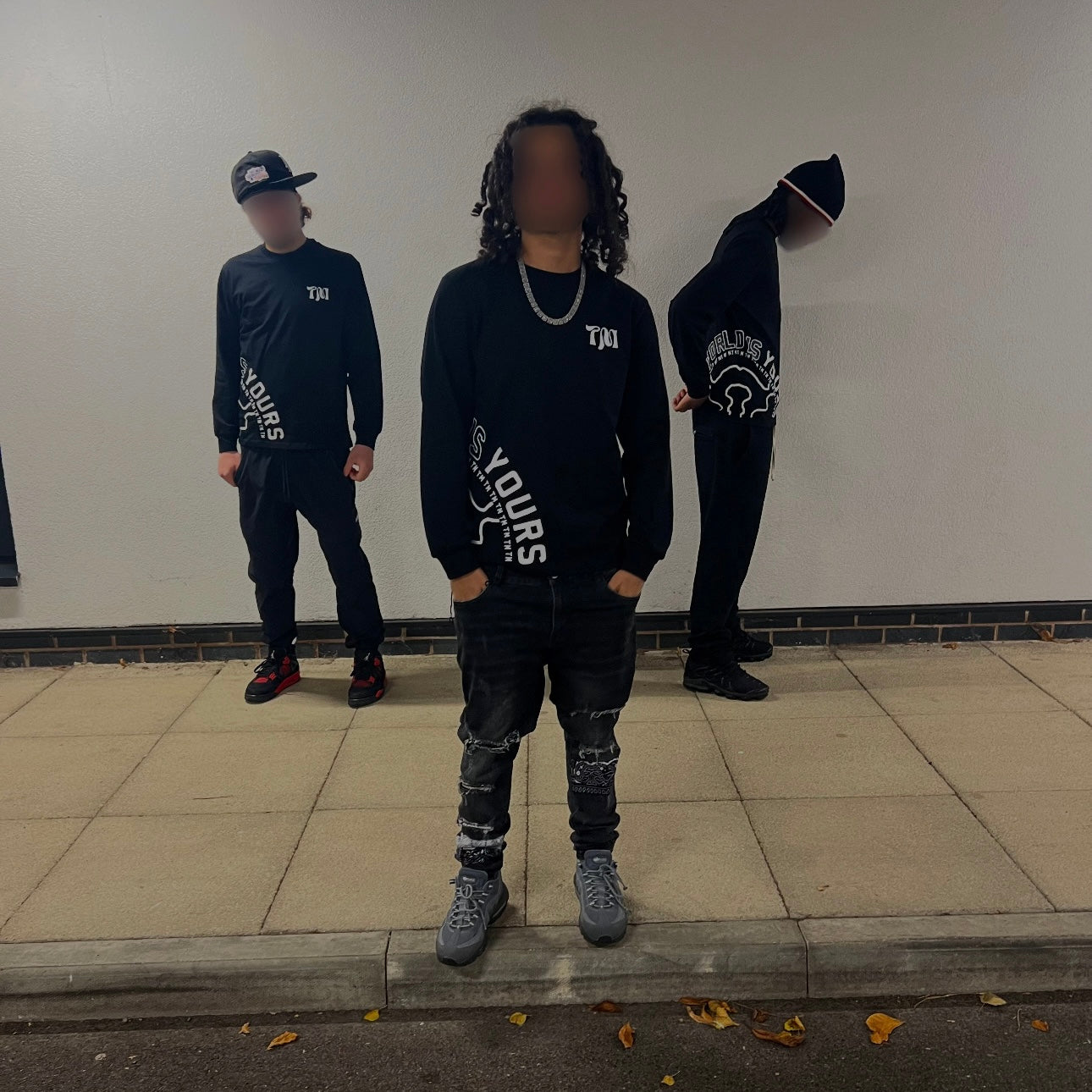 “THE WORLD IS YOURS” longsleeve